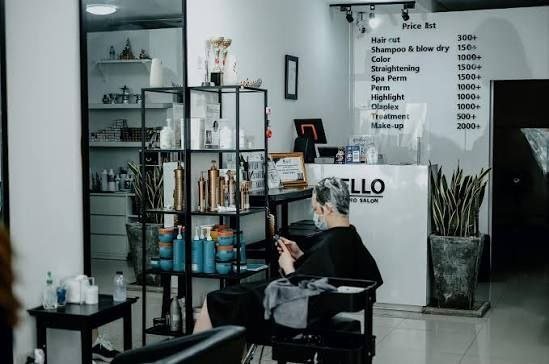 พื้นที่บริการและผลิตภัณฑ์ภายในร้าน KEEP IT CUT BARBER